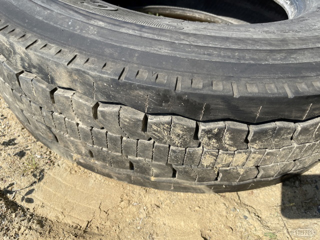 (1) 295/75R/22.5 tires